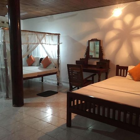 Rock House Hotel Unawatuna Bagian luar foto