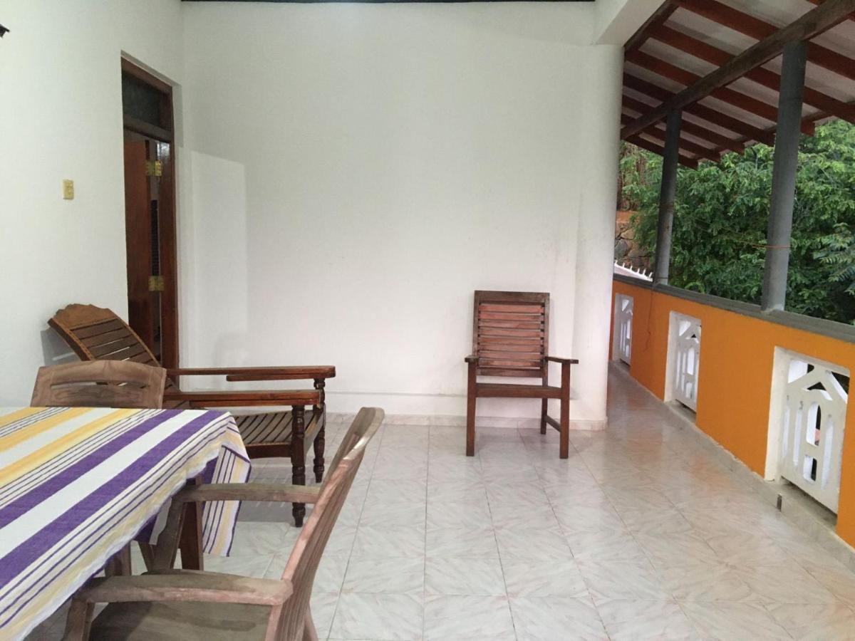 Rock House Hotel Unawatuna Bagian luar foto
