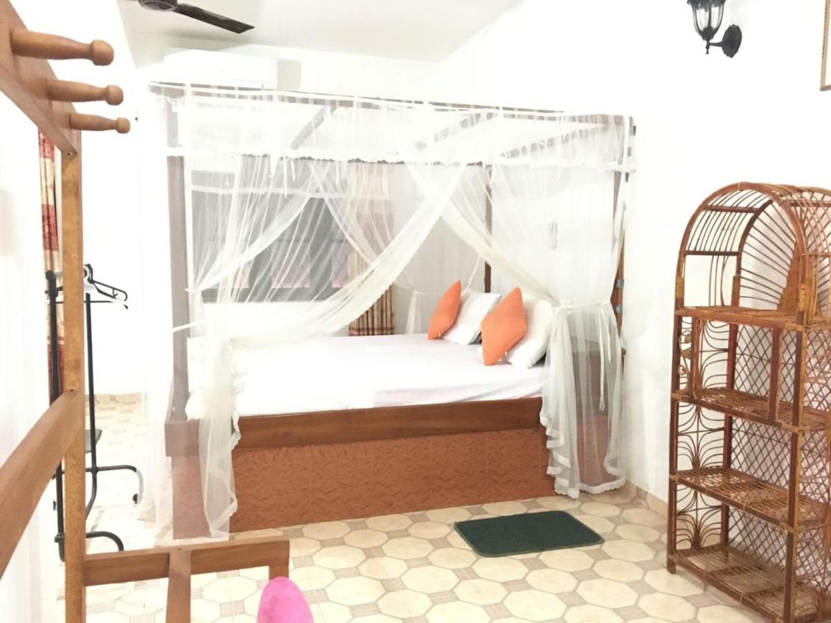 Rock House Hotel Unawatuna Bagian luar foto