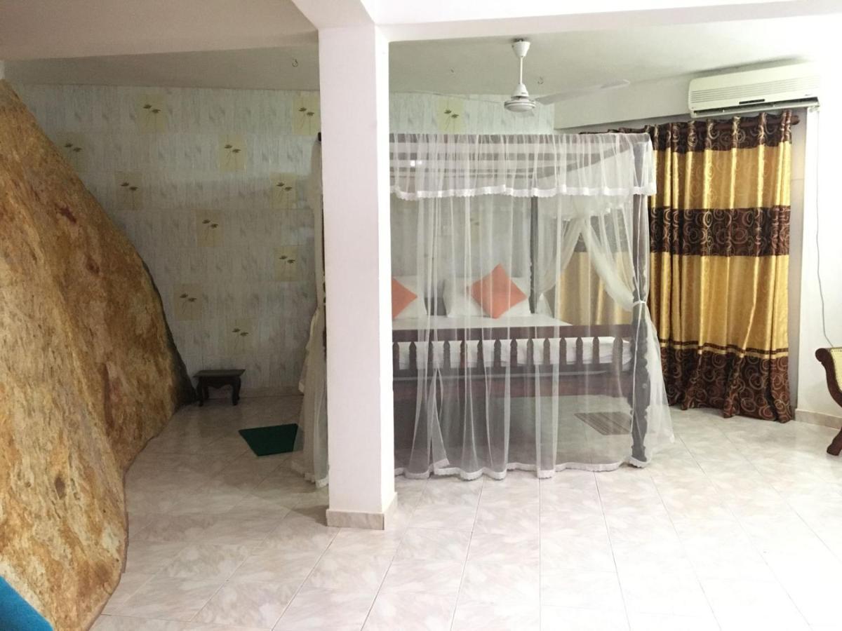 Rock House Hotel Unawatuna Bagian luar foto