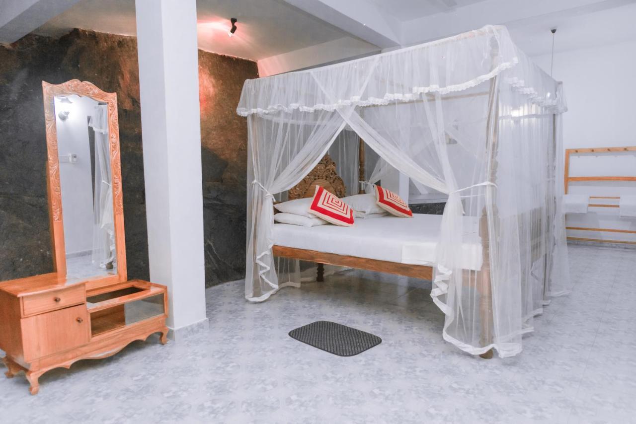 Rock House Hotel Unawatuna Bagian luar foto