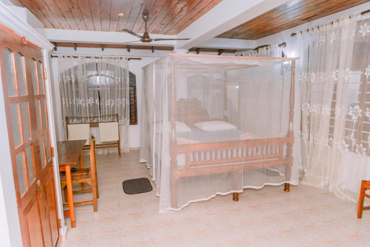 Rock House Hotel Unawatuna Bagian luar foto